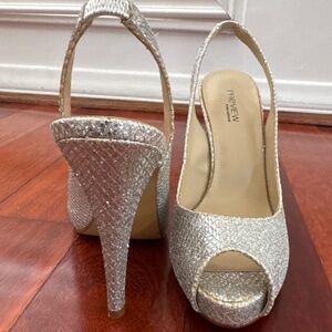 Silver Shiny Peep Toe Heels – 4” Strappy Glam | Size 6M